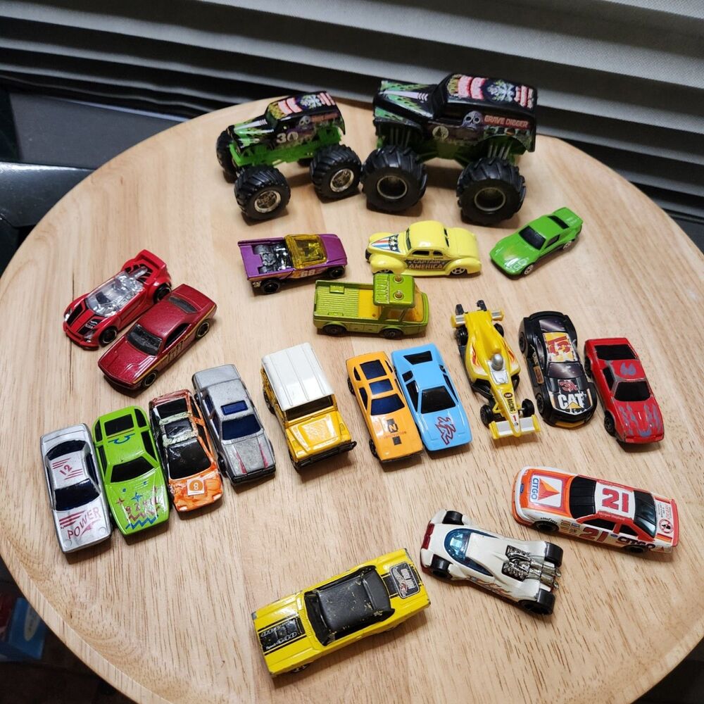 Kids Toy Car Lot – Grave Digger & Rev N Go – Pretend Play Vehicles